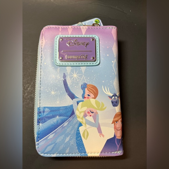BNWT Loungefly Wallet- Frozen - Picture 2 of 2